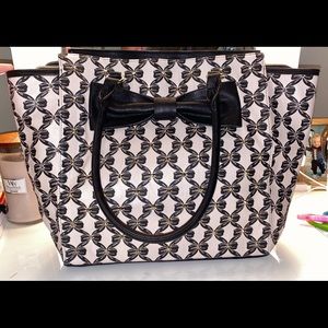 Beautiful Betsey Johnson Bow Handbag🎀